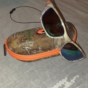 Costa Fisch RealTree sunglasses -case & neck strap